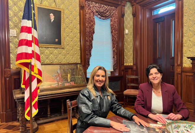 Em Washington, Renata Gil se reúne com secretária do governo Biden para discutir combate à violência de gênero