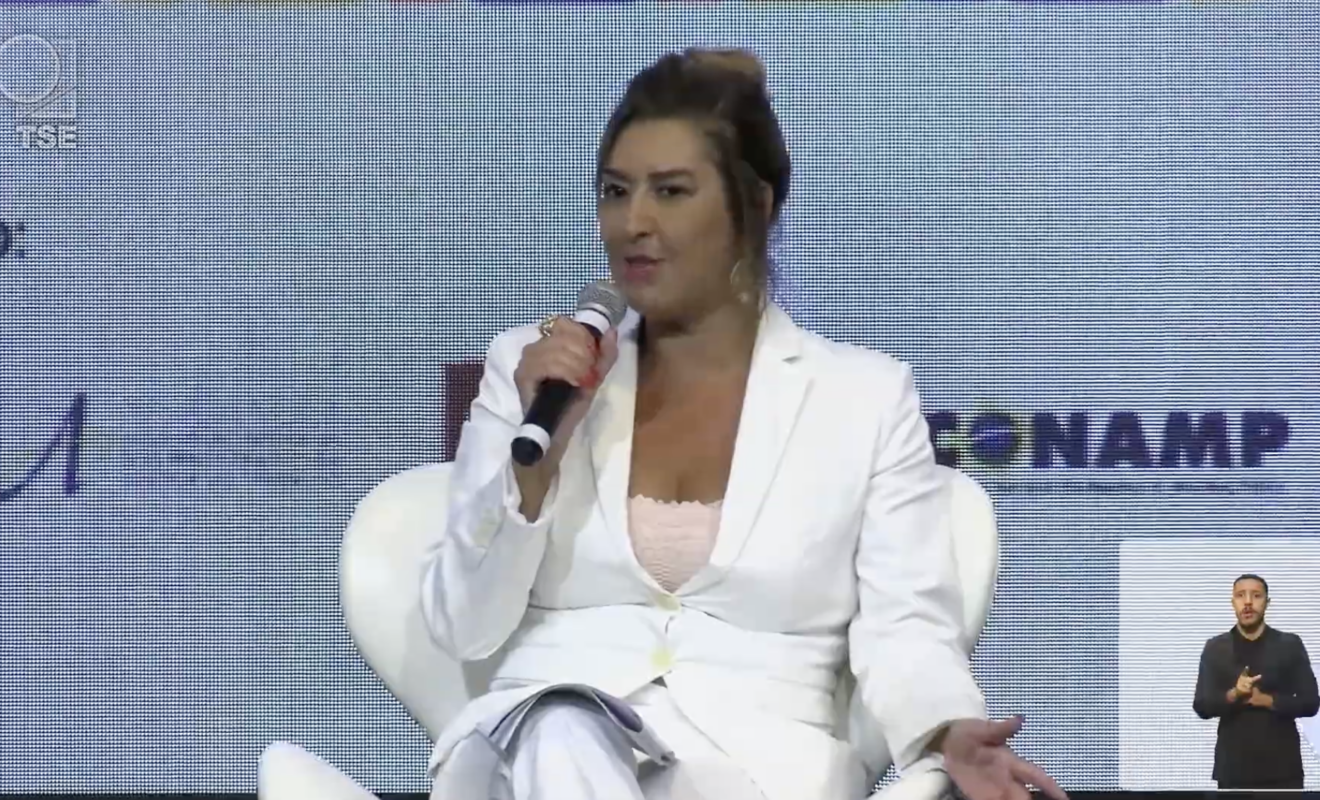 TSE: Renata Gil fala a observadores internacionais
