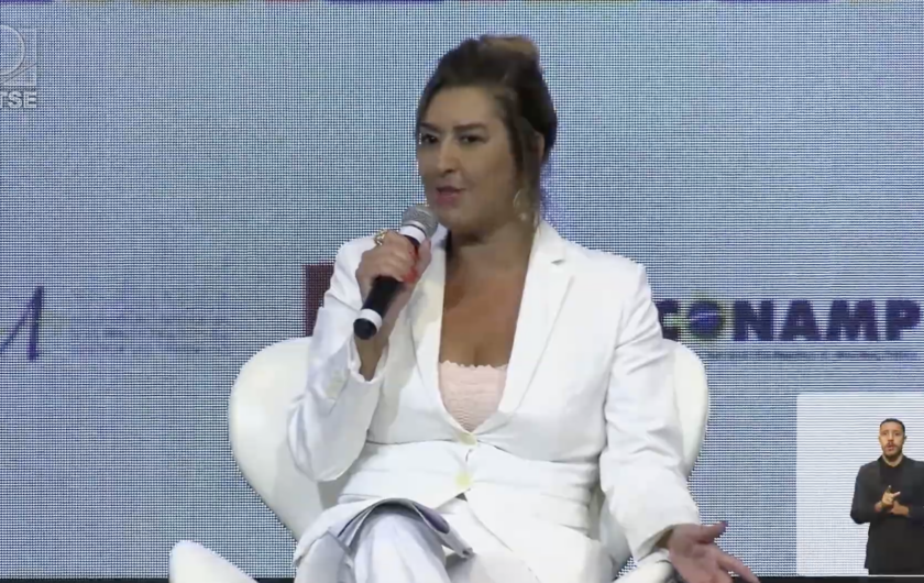 TSE: Renata Gil fala a observadores internacionais