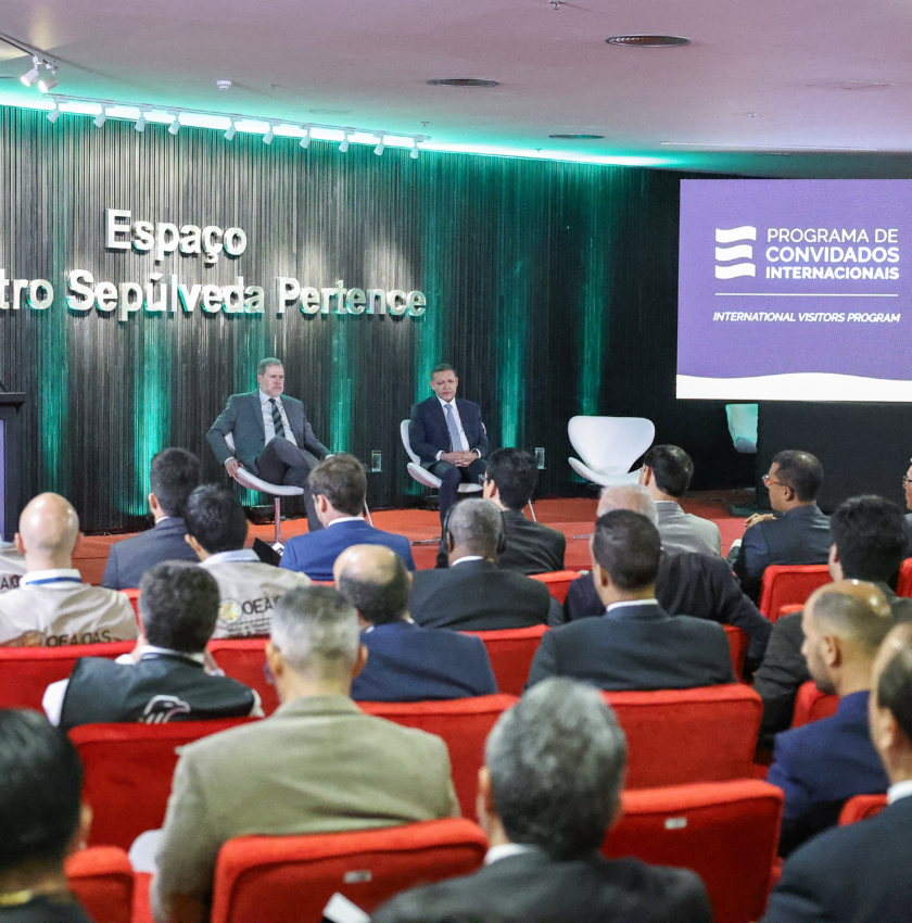 Presidente do TSE diz a convidados internacionais que 